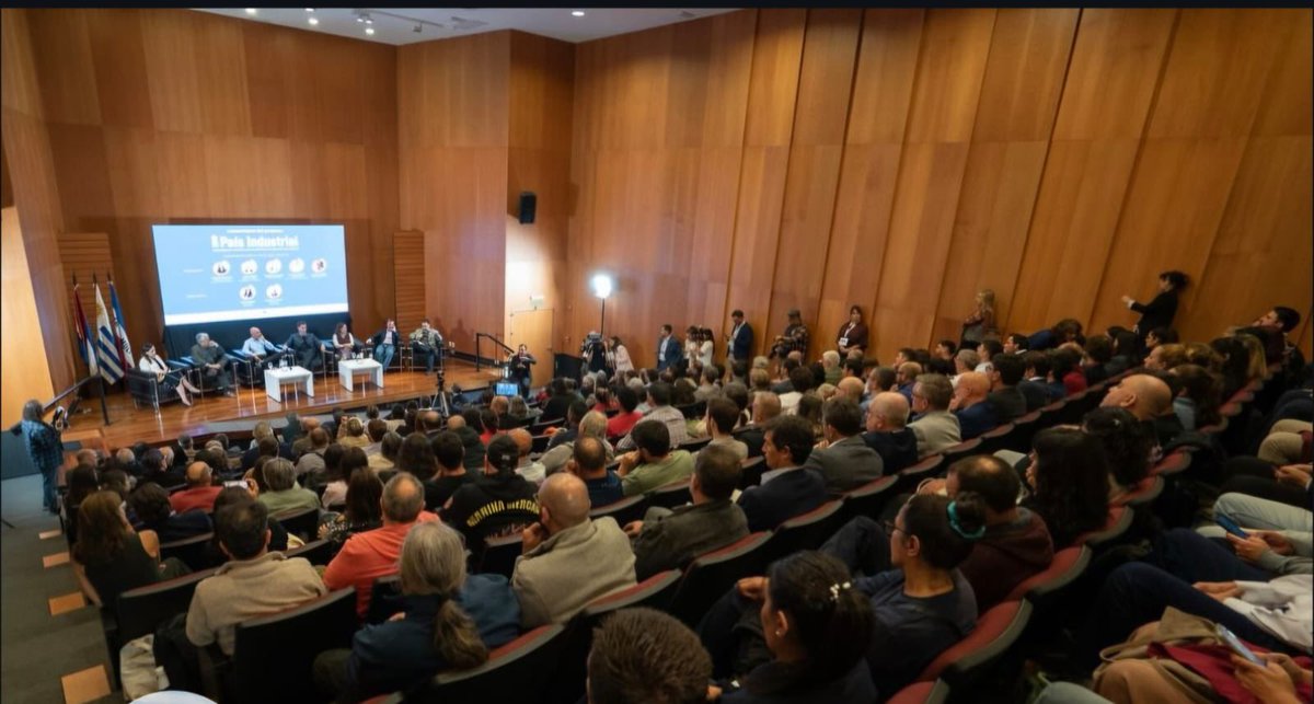 MarceAbdalaCNT's tweet photo. Muy feliz y agradecido de haber participado en el lanzamiento del proyecto conjunto “Pais Industrial” desarrollado entre la @camindus y @PITCNT1 a través del @CuestaDuarte 
Se trata de un proyecto para fortalecer la industria en todas sus dimensiones y el trabajo de calidad. https://t.co/mXvEsvzLHg
