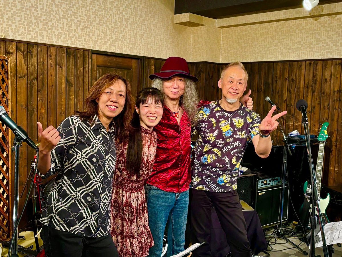 安達久美 tweet media