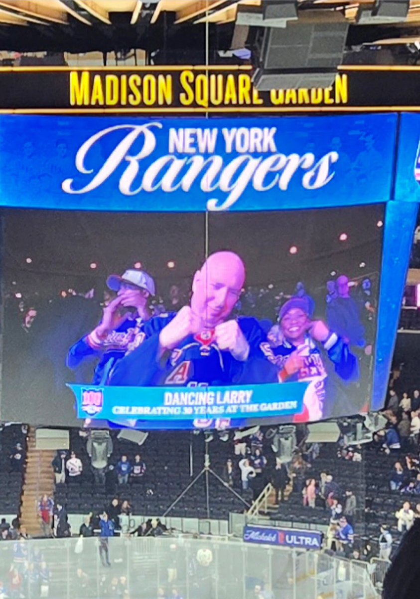 MollieeWalkerr's tweet image. MSG and #NYR honor “Dancing Larry” on Jumbotron for 30 years despite a lawsuit filed Monday against the team and MSG Sports accusing him of inappropriate behavior. 

bit.ly/4vkzMei via @nypostsports