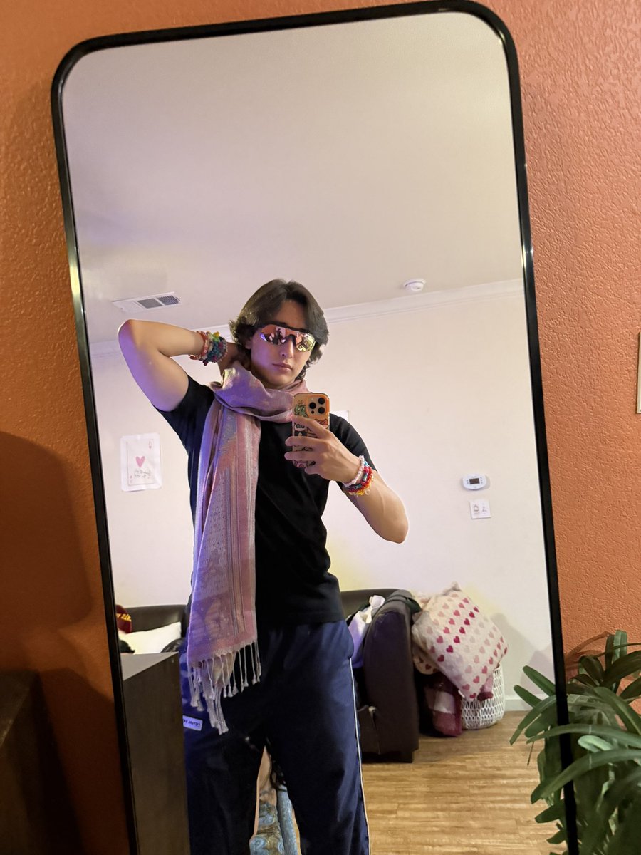 orimlogue's tweet image. rave w me
#rave #gay #phoenix #arizona