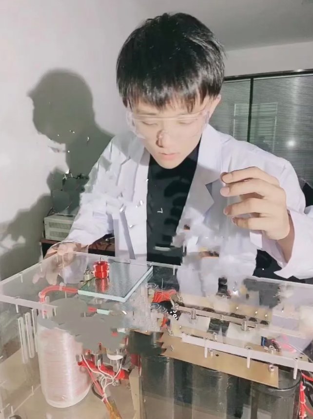 MetaGuangdong's tweet image. Innovation takes flight in Shenzhen! 🚀 A Gen-Z entrepreneur has successfully launched a self-developed liquid rocket, setting a new local record and pushing the boundaries of low-cost space tech. 
🛰️
#Shenzhen #SpaceTech #Innovation #GenZ #Startup
