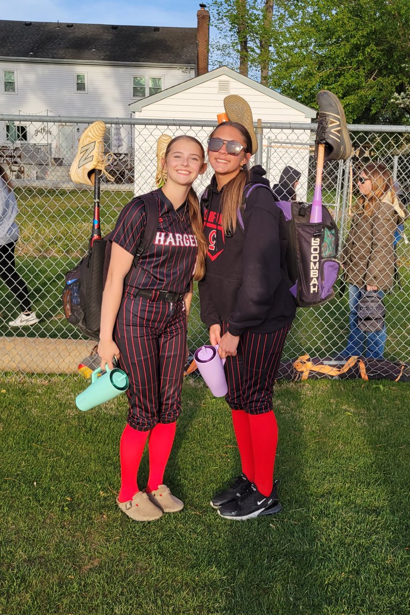 HEmerson2029's tweet photo. Quick post of our nice win tonight over Cape Henry! @kirbie20edwards and I managed another 1-2 punch with back to back 💣s! I had 7IP in the ⭕️ with 
8 Ks, 2 ERs, and went 3-4 at the plate on the 6-3 W!
 Headed to Trinity tomorrow!
@CoachBrandon24 @StarzGold_16u @StarzGold https://t.co/okuaVXGP69