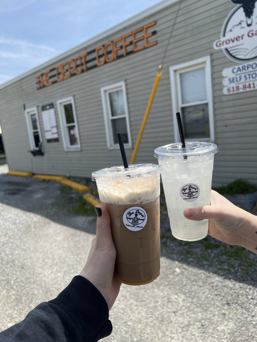 FriendshipAir's tweet photo. Day 1 of our Southern Illinois trek: 10/10 views, 0/10 for bees for bees trying to kill us. 
Recap:
☕️ Coffee at the Depot
☁️ Garden of the Gods views
🏃💨 Escaping a swarm of bees at Saline County SFWA (Park #94)  (0 stings!)
🌊 Recovery at Sahara Woods (Park #95)
On to Day 2! https://t.co/agh3yPtSHW