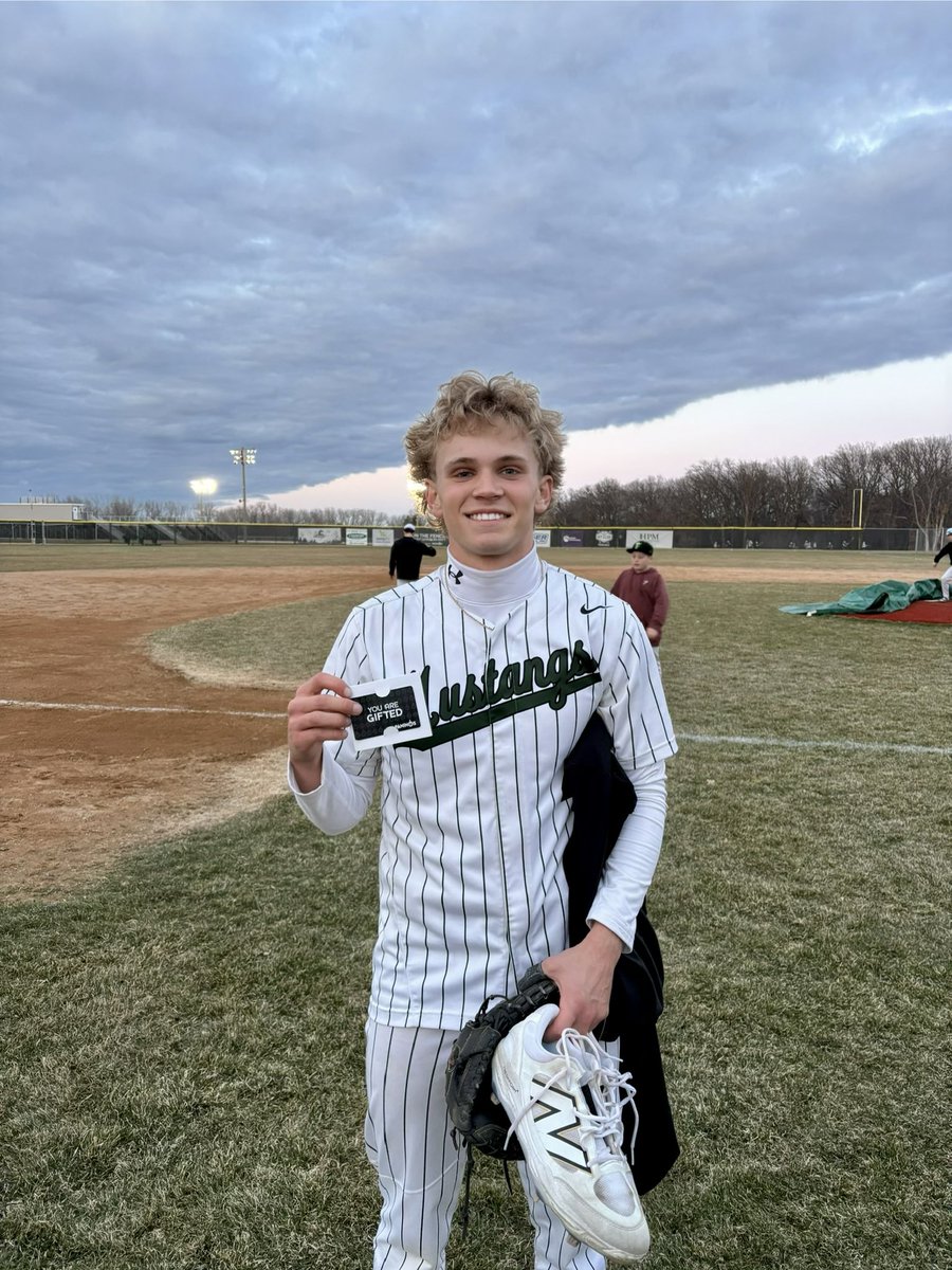 mvvarsbaseball's tweet photo. Gritty dub for the Mustangs today! 4-3 win over Stillwater in 9 innings! 🐎💪💥

Big shout out to our first @Paninos857 Player of the Game, @CooperCaligiuri , who had the boys racing out of the dugout onto the field with a walk off single!

#GoMustangs https://t.co/PCelwvf49m