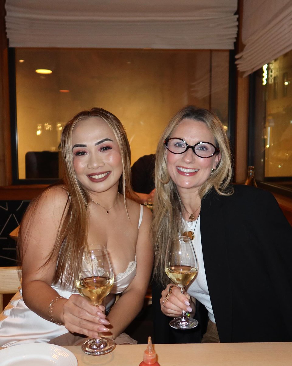 anzleip's tweet photo. Have a drink with a friend to unwind😊 https://t.co/HxbH0OEHoV