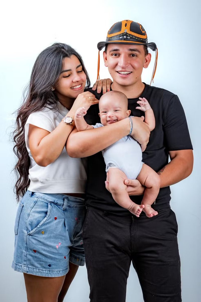 UpdateCharts tweet media