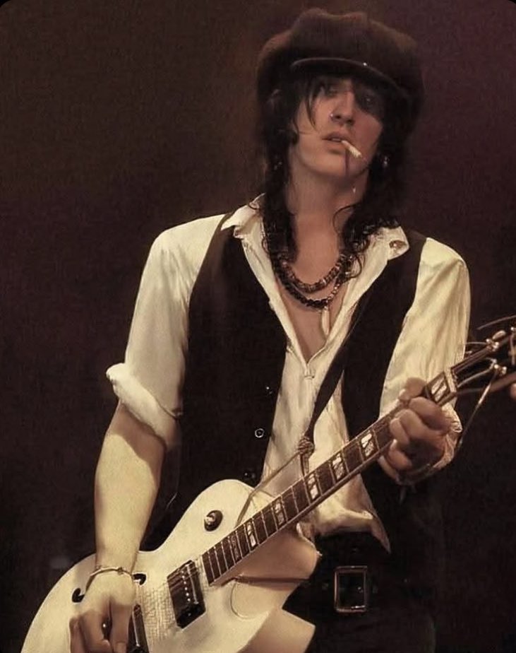 GNR pics that go hard tweet media