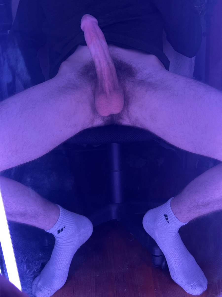 whitesockedboy's tweet photo. Get your seat wet first https://t.co/qUf4kdAGFb