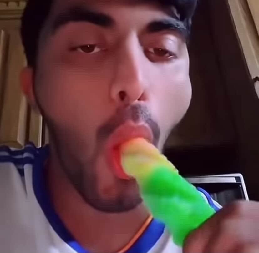 نهر يخمد في الزوايا tweet media