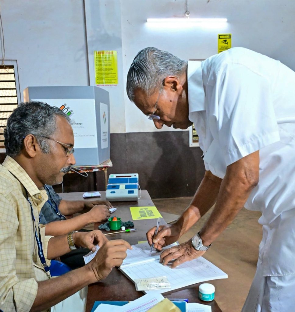 Pinarayi Vijayan tweet media