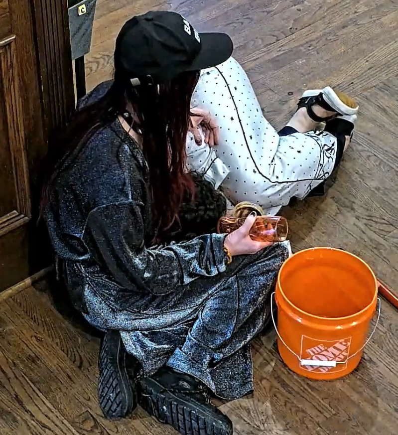 Reasons why Laura sucks: can't drink right #fishtanklive