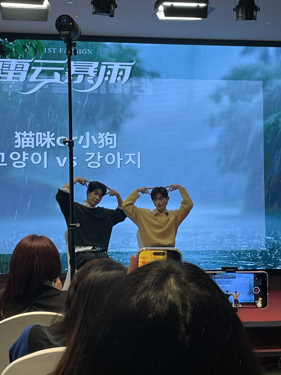 Zzzzy0926's tweet photo. 이번 상하이 만남은 분명히 잘 진행될 거예요🎉 모두들 즐겁게 보내세요. 제가 이전에 상하이에서 일했었는데, 만약 뭐 먹을지 몰라서 고민된다면 로슨 편의점에서 음식을 사 드셔도 좋아요.
#윤지성 #정리�� #천둥구름비바람
#ThundercloudRainstrom https://t.co/MD76FAQzs3