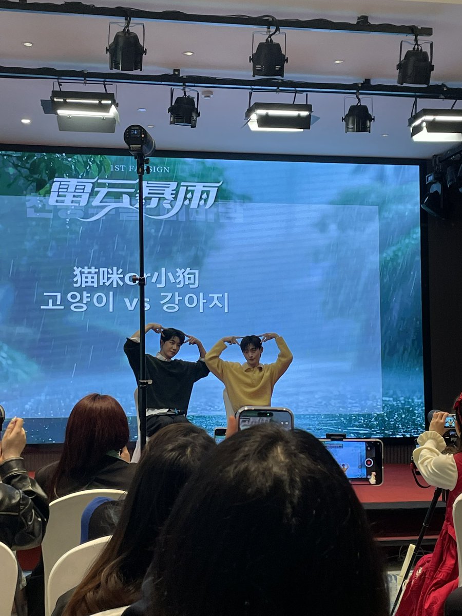 Zzzzy0926's tweet photo. 이번 상하이 만남은 분명히 잘 진행될 거예요🎉 모두들 즐겁게 보내세요. 제가 이전에 상하이에서 일했었는데, 만약 뭐 먹을지 몰라서 고민된다면 로슨 편의점에서 음식을 사 드셔도 좋아요.
#윤지성 #정리�� #천둥구름비바람
#ThundercloudRainstrom https://t.co/MD76FAQzs3