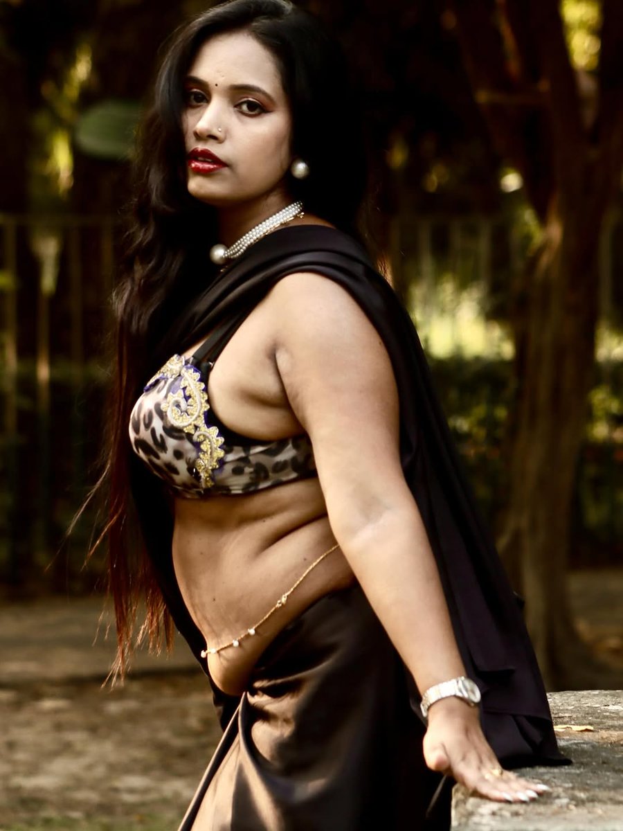 She is 54 still hottest face with insane body structrue...🥵