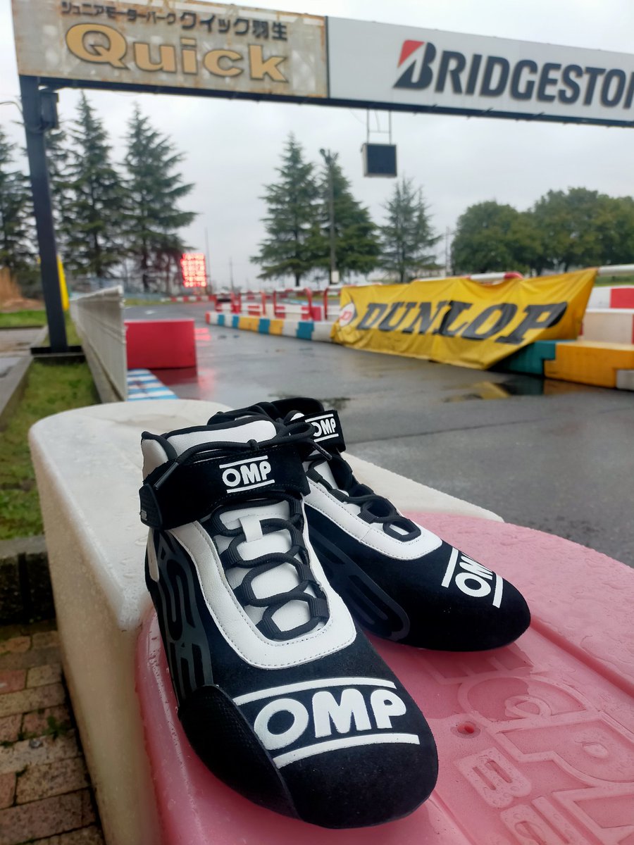 yumyumyuyuyu's tweet image. いつもお世話になっている、Limitさんで、購入させて頂いたNEW Shoes🥾
店員さんが素敵すぎて、いつもレース(もはや人生)の心得を教えて下さいます🙏
ぜひまた宜しくお願い致します🙇
limit-shop.co.jp

#Limit #OMP #QUICK羽生 #レーシングシューズ  #雨の日デビュー 笑