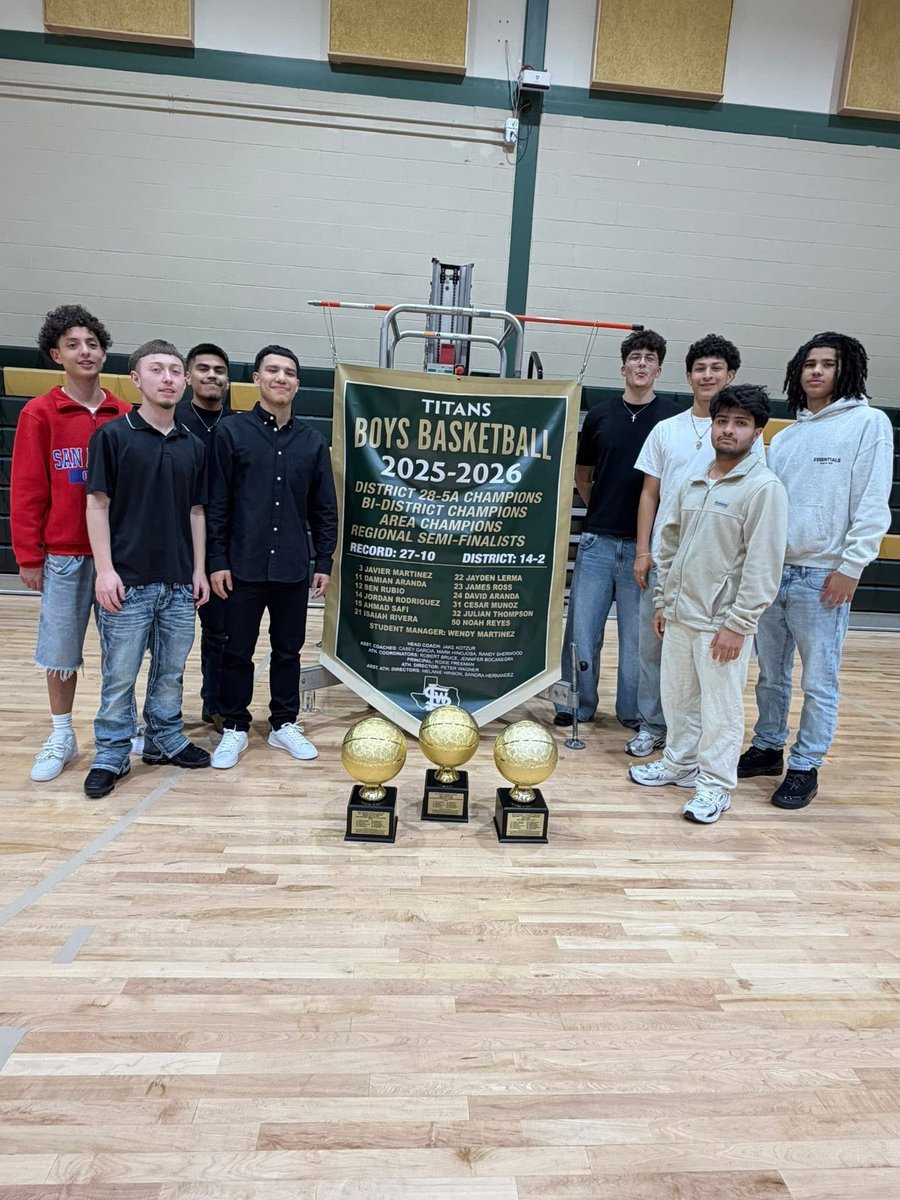 swisd_swlbbball's tweet photo. Tonight we were able to honor our players, parents and community by raising the 1st Boys Basketball banner in program history!
A lot of blood, sweat and tears poured into our season together and we want to thank all of our support systems who made this year possible!

#TitanPride https://t.co/hZOXF7Cd3Y