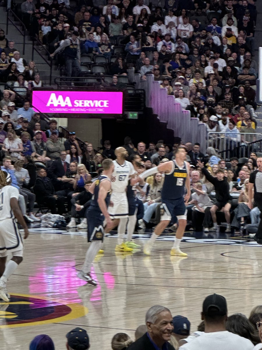 Carlosjuanson's tweet photo. @MarkDank The reason we buy tickets https://t.co/A5rxrrTQP8