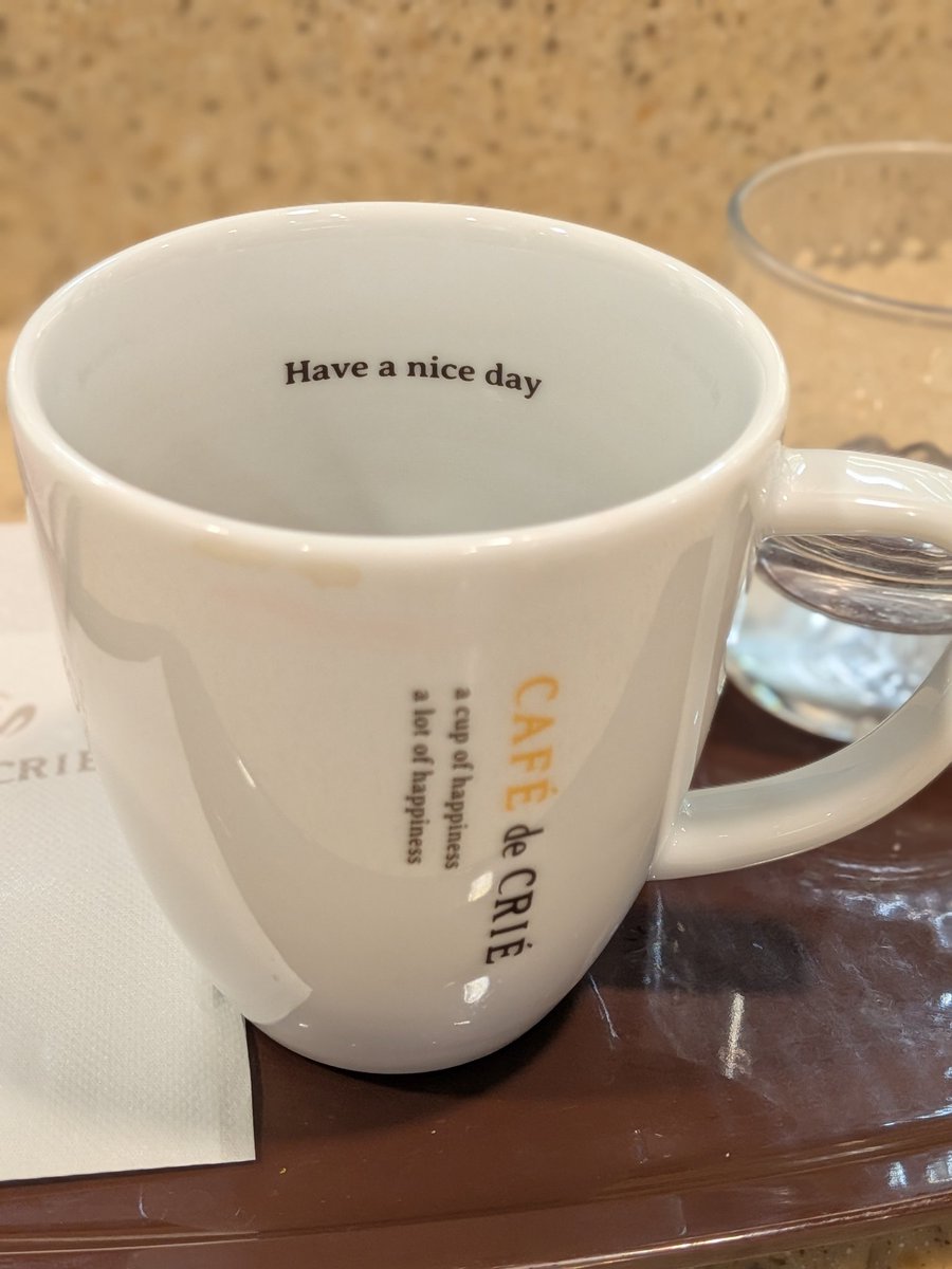 hiro_bluesea's tweet photo. CAFE de CRIE でコーヒーしてるんだけどね　文字が現れたことに気付きめっちゃHappyになる朝🎵 https://t.co/aYuuj0kSdm