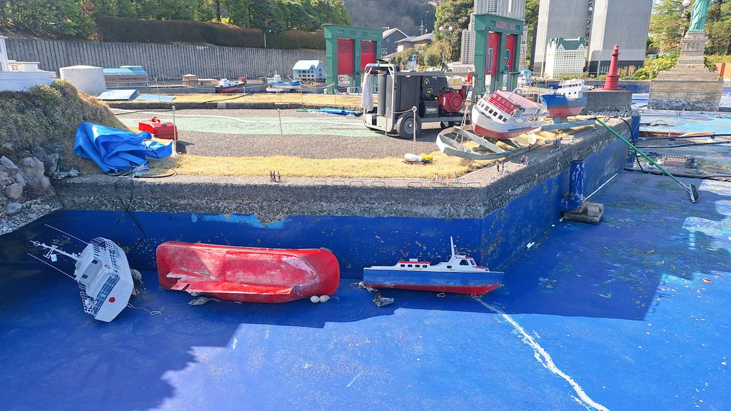 reptile_insect's tweet image. 現在港湾を水抜き清掃中！

座礁した船たちや、水がない時しか撮れない角度の写真です📷🌟

#東武ワールドスクウェア #ミニチュア #自由の女神 #海 #船