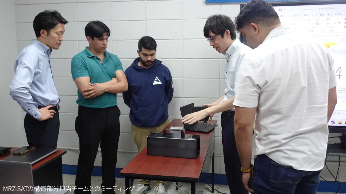 JAXA_Kiboriyo's tweet image. 🛰 出張レポート2️⃣｜#KiboCUBE #ホンジュラス
２日目は、MRZ-SAT開発の主役である学生たちからプロジェクトの進捗報告。どの発表からも「自分たちで衛星をつくる！」という熱量が伝わってきます！

#JAXA からは、有人宇宙活動や #きぼう利用、KiboCUBE の放出までの流れを紹介しました。