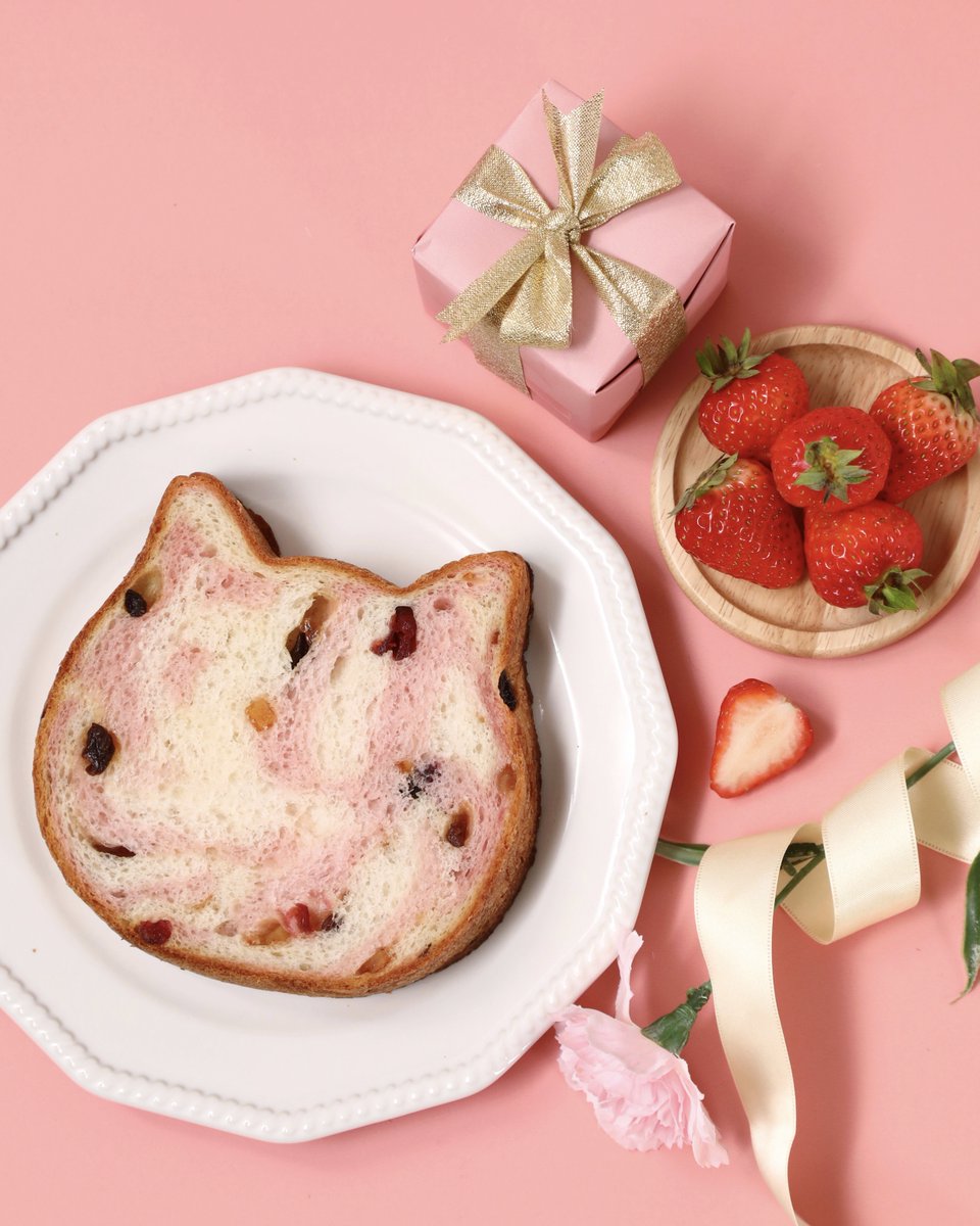 neko_shoku's tweet image. ＼母の日セットの早割は4/17まで🐈💨／

母の日限定のパンやグッズを
オンラインストアにて予約販売中です✨

🐱ねこねこ食パン　Berry ベリー Thanks
🌷陶器フラワーアレンジ
👜エコバッグ

ねこ好きなお母さんにぜひ🐱♡

🐾お求めはこちら
allhearts-mall.jp/collections/ne…