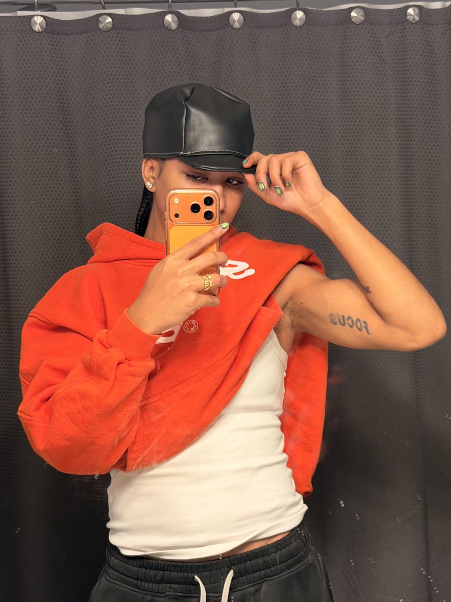 Almightychloeee's tweet photo. creating new things 🪡 https://t.co/L9t0s2gEr4