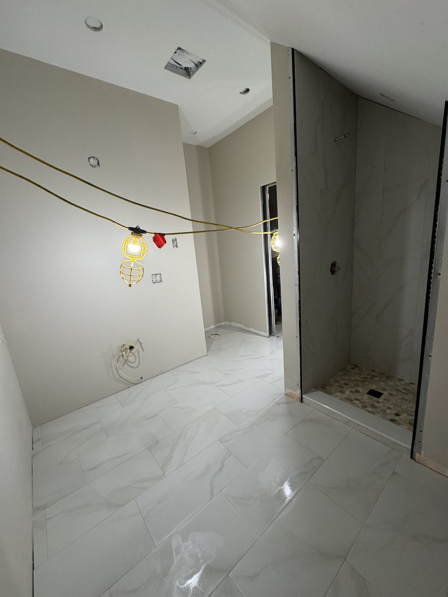 ExtraPhoton's tweet photo. @thefetztizzle Coaching champions and buildings showers my man! https://t.co/W1O8JsQBGZ