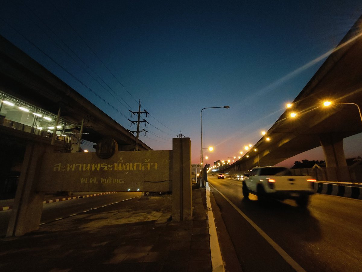 Tsuyoi86778483's tweet image. คนอื่นไปสะพานพุทธ ส่วนเราอยู่แถวนี้ สวยคือกัน ขาดนางแบบ☺️🐈‍⬛