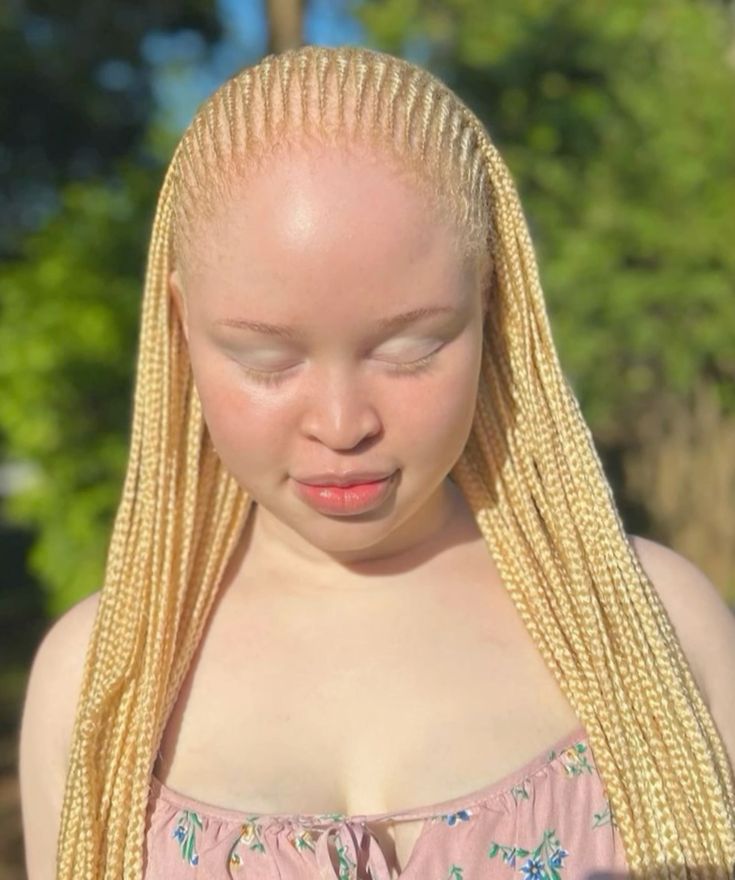 ROUGHWORLD tweet media