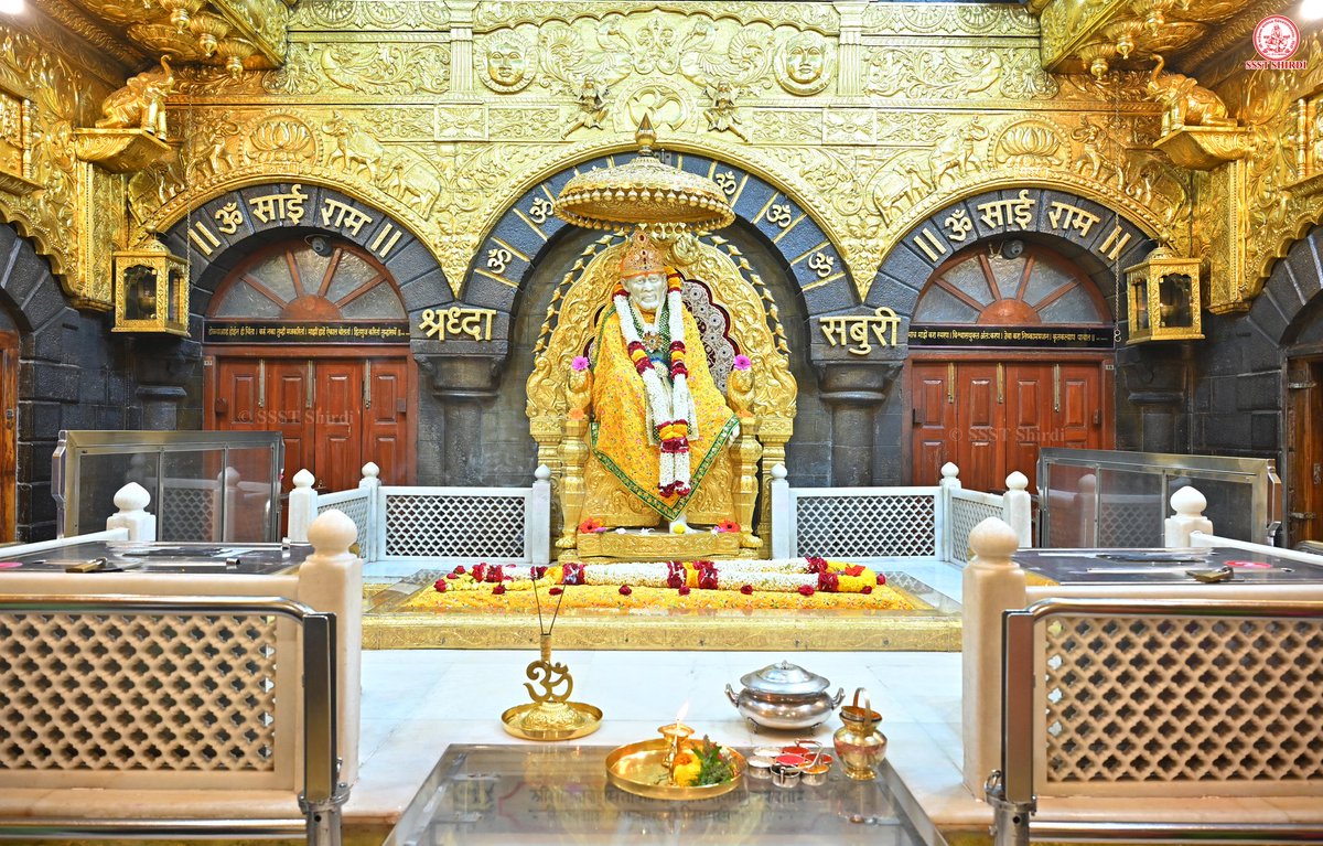 omTemplePond's tweet photo. 🌟 Akhanda Mandalakaaram
Vyaaptam Yena Charaacharam
Tatpadam Darshitam Yena
Tasmai Shri Gurave Namah 🙏
The Guru who reveals the infinite that pervades all moving &amp; unmoving —
to that Guru, I bow 🪷
Thursday is Guru’s day 🌟
Who revealed YOUR infinite? Tag them 👇
#GuruStotram https://t.co/FGlfstUDhi
