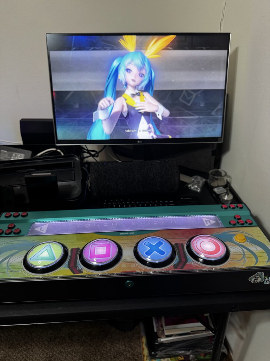 Menny Drives tweet media