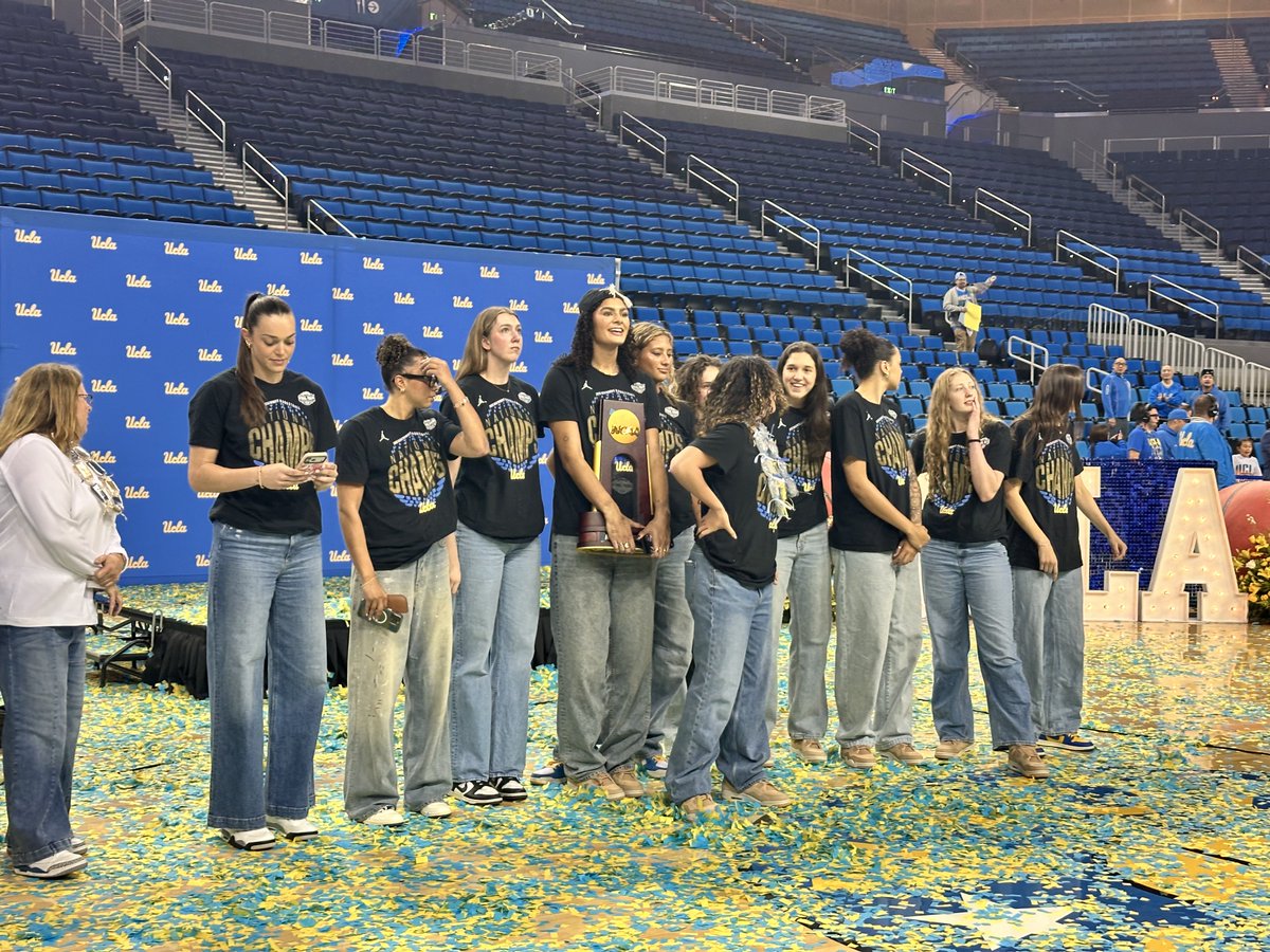 bethharrisap's tweet image. #laurenbetts holds the trophy #ucla #marchmadness