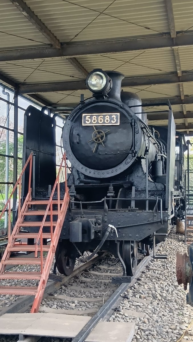 utoruyon's tweet photo. こんにちは。

本日佐倉市高崎川南公園の58683号蒸気機関車を撮影しました。
厳重にかこわれていますが、公開している時もあるようです。
(今回は隙間より撮影できました)

#佐倉市 https://t.co/bvwiWdxD31