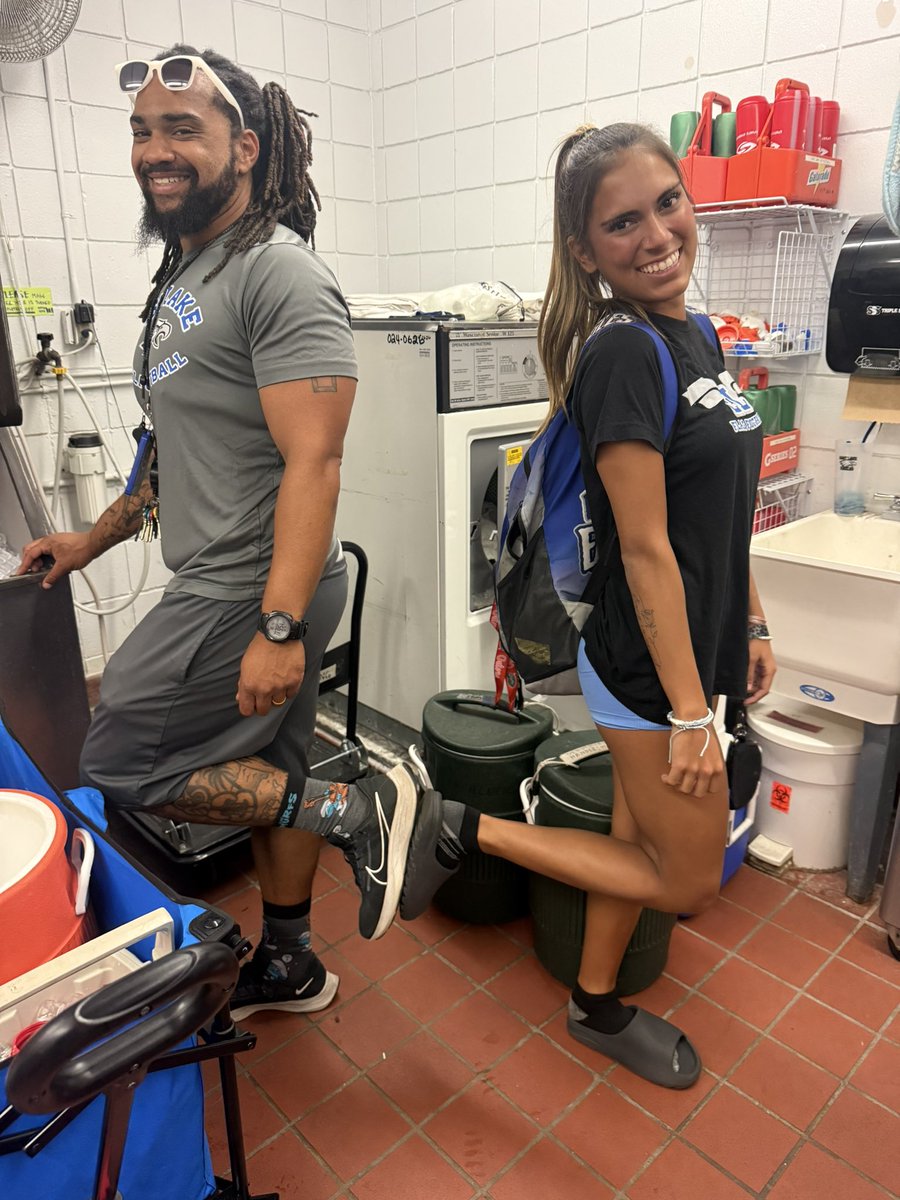 prettysquiter0's tweet photo. @WaterWars2026 
Peyton back in the game with coach khan c/o 2009 https://t.co/UhVJ8fDyec