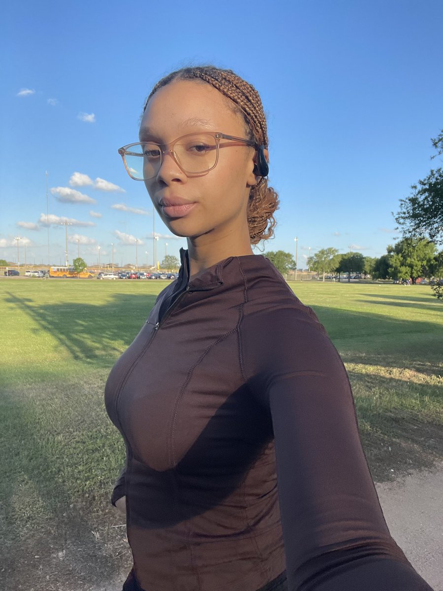 MissAllSunday tweet media