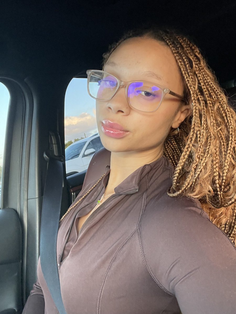 MissAllSunday tweet media