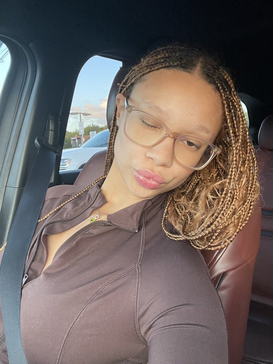 MissAllSunday tweet media