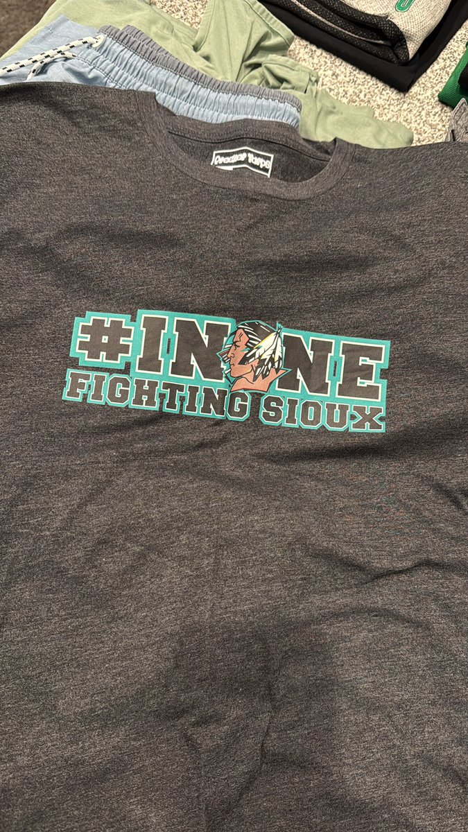 jtomanek's tweet photo. Packing for the Frozen Four. 100% will be getting #InOne. @commie22 https://t.co/ToH0jhlFpd