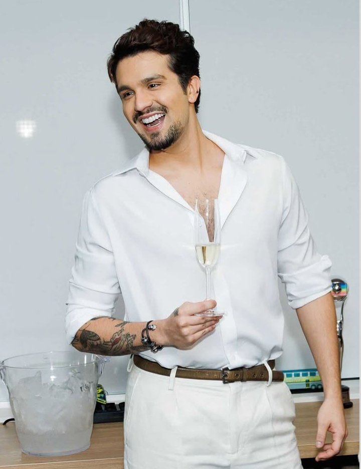 todo dia uma foto do luan sorrindo tweet media