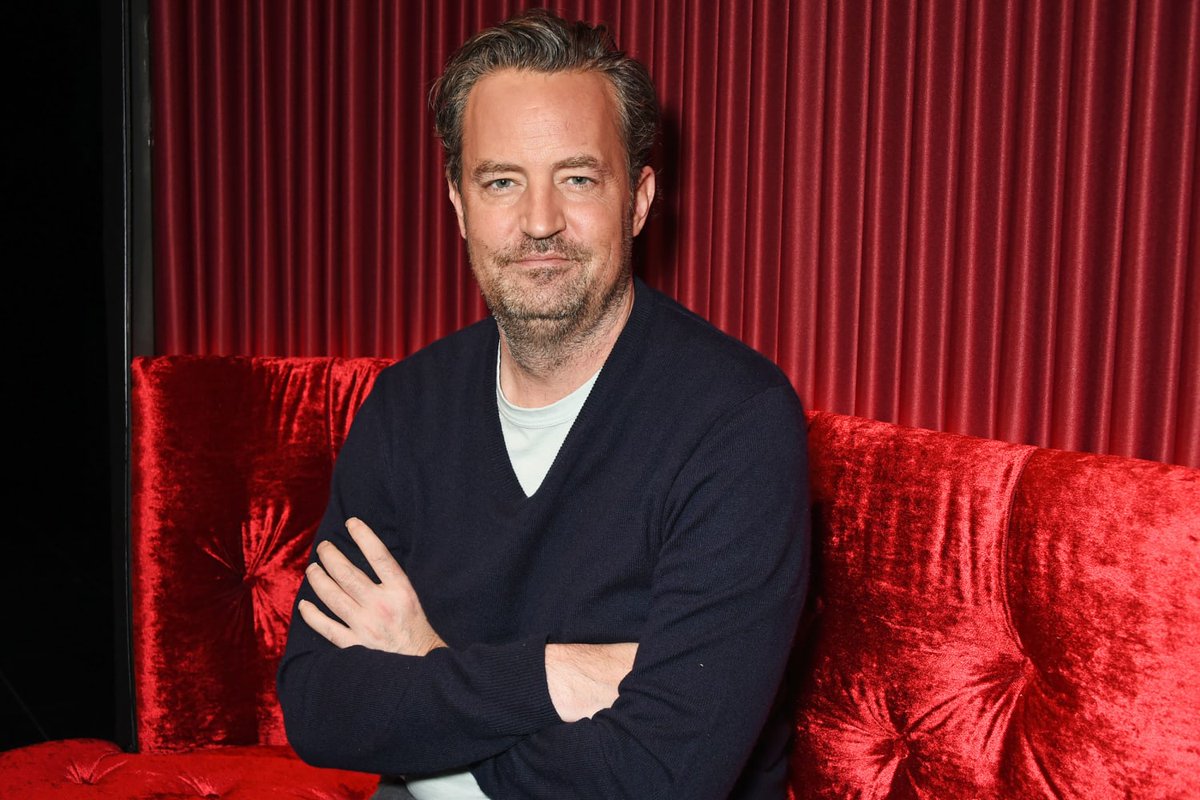 NoticieroSLV's tweet photo. La reina de la ketamina, Jasveen Sangha, fue condenada este miércoles a 15 años de prisión por su implicación en la muerte del actor de la serie Friends, Matthew Perry, ocurrida en 2023 por una sobredosis.

Sangha se declaró culpable en septiembre de cinco cargos relacionados con drogas y admitió haber operado un almacén de narcóticos ilegales desde su vivienda en North Hollywood, en Los Ángeles.