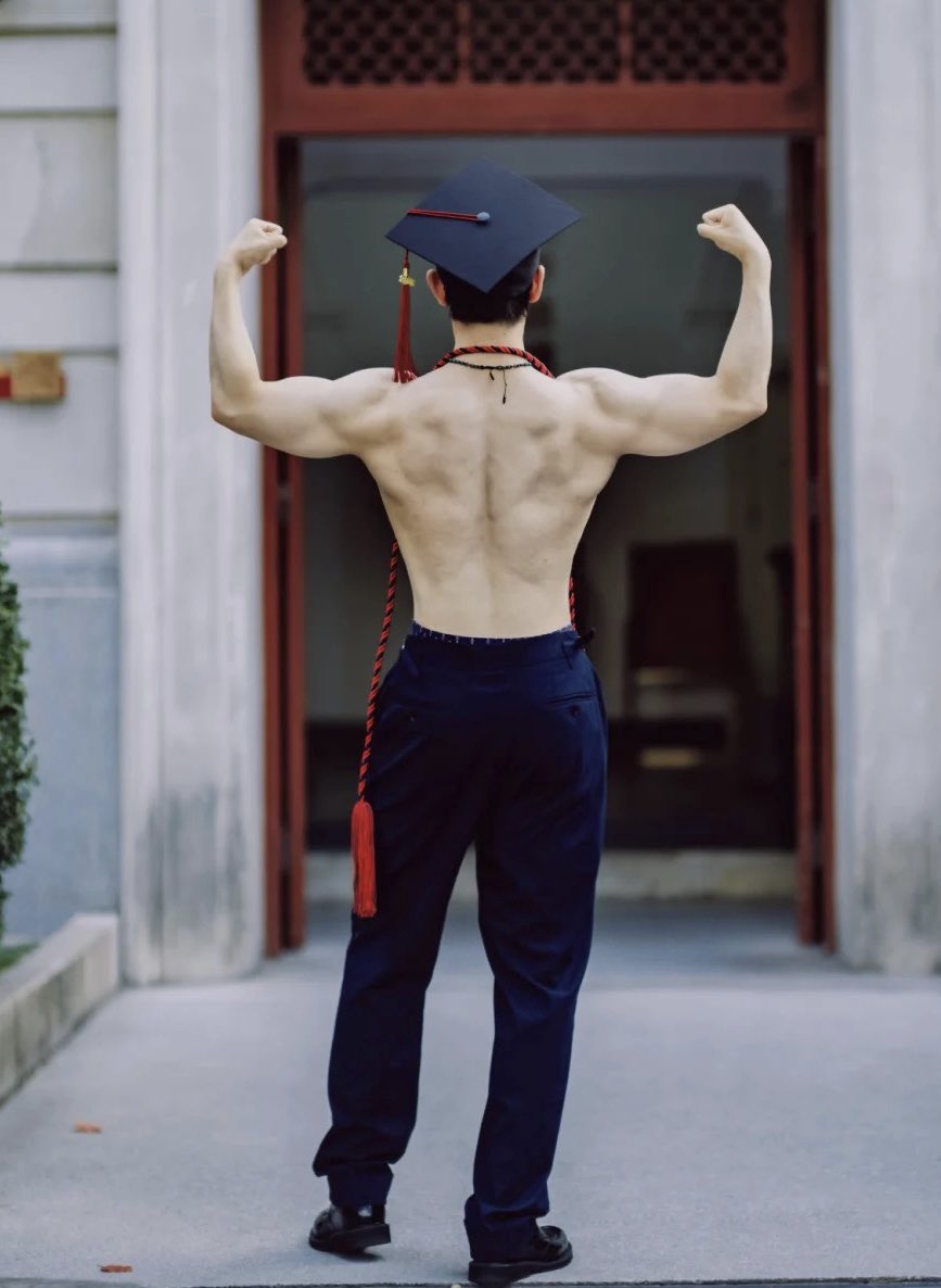 肌肉男博士😈(毕业发疯版) tweet media