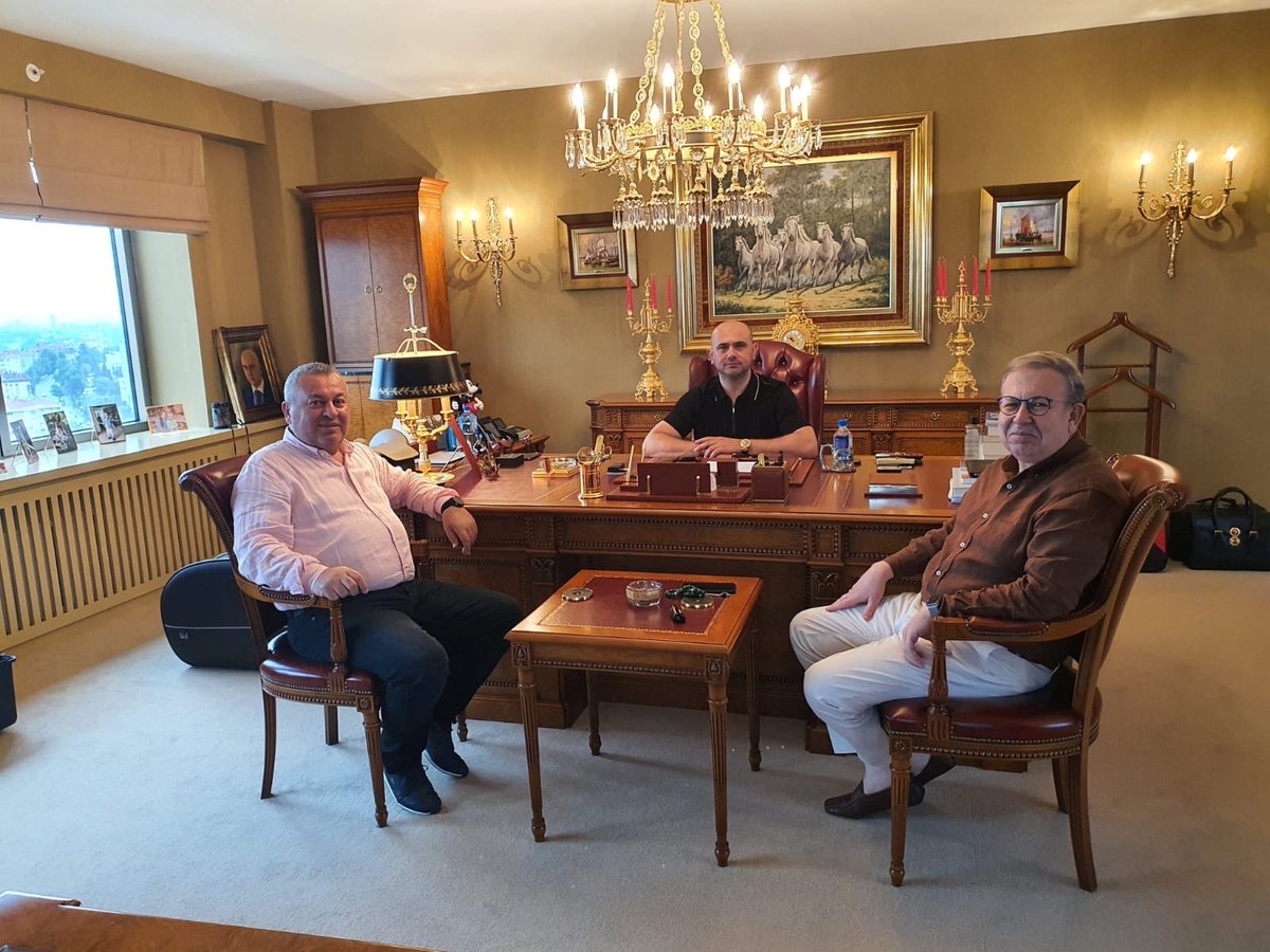 M. C. Kacan tweet media