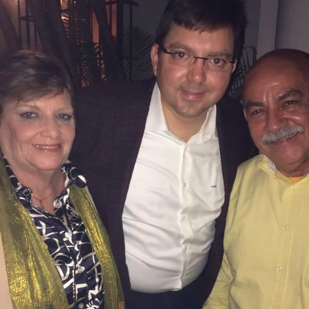 Juanegron's tweet image. ATENTOS | La fiesta en Canaima de Jorge Jiménez no es un evento cualquiera: detrás está Pedro Morejón, exdiputado chavista hoy convertido en operador de negocios opacos.

A través de Invershow, mueve artistas internacionales mientras sostiene una red empresarial fragmentada —con