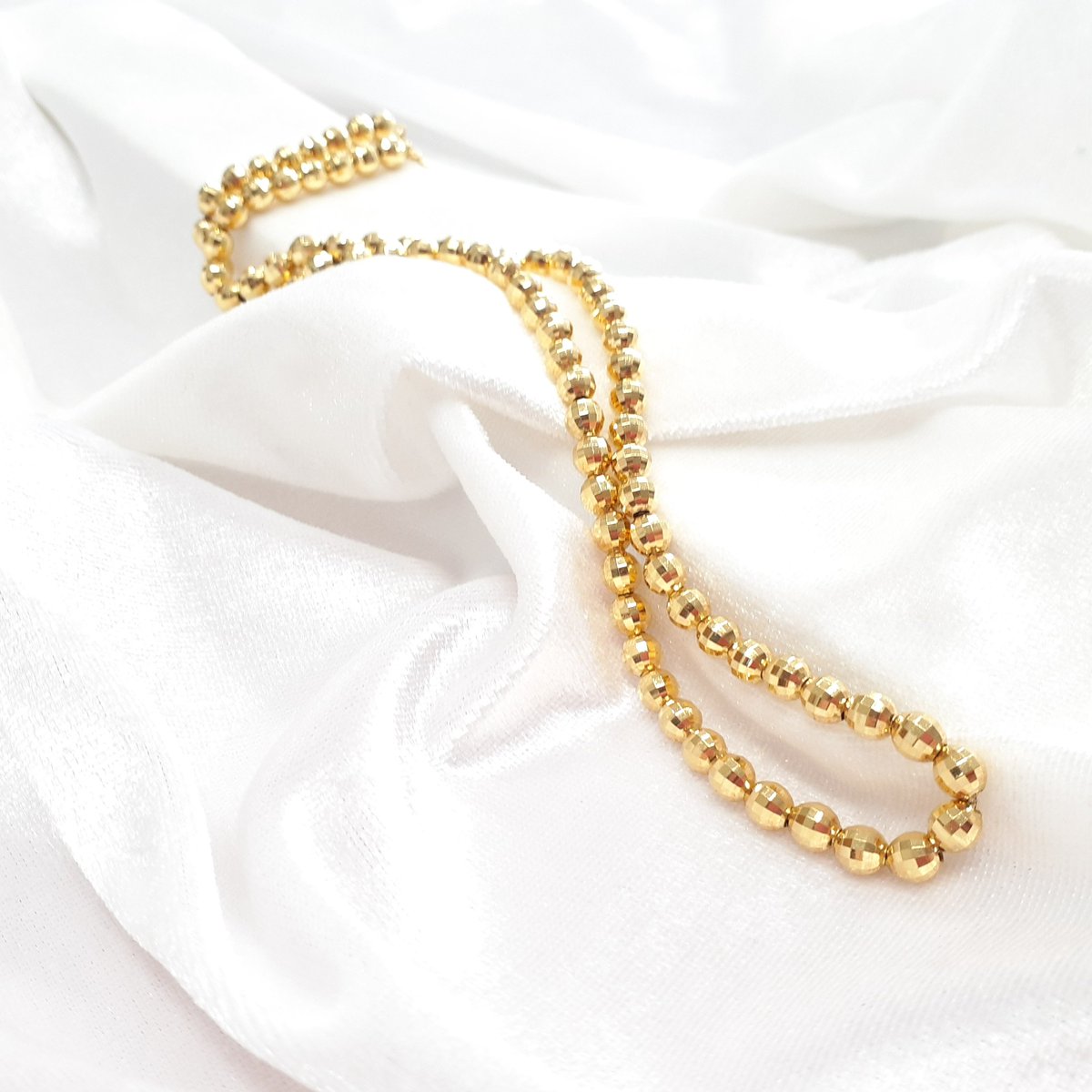 表面がカットされているカットボールチェーン｡
光の反射でキラキラ輝きます｡

存在感のある印象のボリュームたっぷりなネックレスです｡

地金ネックレス入荷しました✨
お近くにお越しの際はお立ち寄りください😊
#栃木 #入荷 #販売 #ネックレス