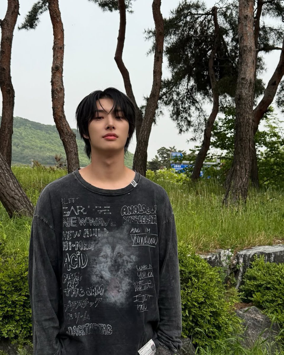 jjcnggi au where innocent looking nerdy jcnghc wants to finally get intimate with mngi, next thing you know jcnghc is talking m¡n through fucking him and he’s just in shock that jcng has such knowledge yada yada yada jcnghc rides him into the sunset blah blah blah mngi cums first