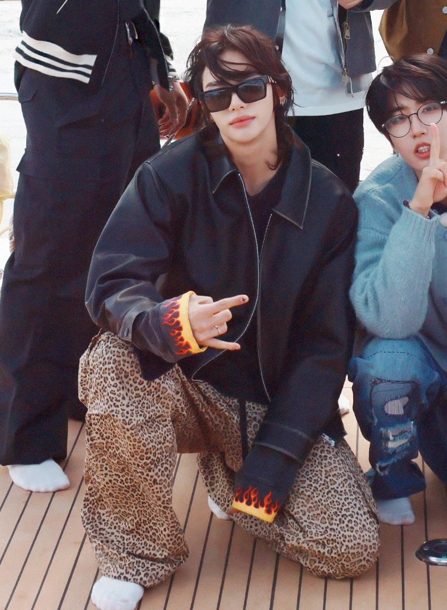 hyunsungluver's tweet photo. it only means one thing in korea
#leopardpants https://t.co/C3EkojhVxR