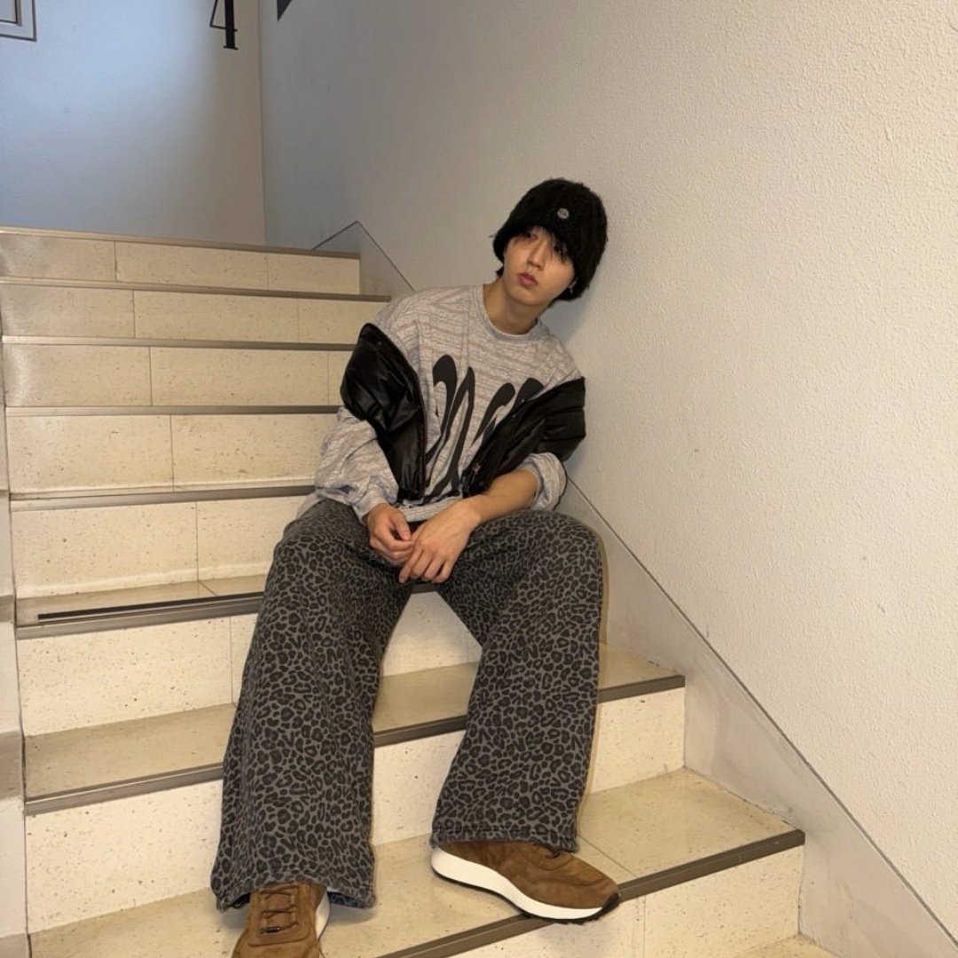 hyunsungluver's tweet photo. it only means one thing in korea
#leopardpants https://t.co/C3EkojhVxR