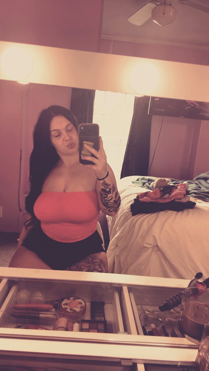 emmyb25's tweet photo. |￣￣￣￣￣￣￣￣￣￣￣￣|
|        SEND HER MONEY        | 
|   BEFORE YOU DM HER.       |
|____＿＿＿＿＿＿＿＿_____|
                    \ (•◡•) / 
                      \      / 
                       ——
                       |     |
                       |_   |_ https://t.co/RuoZUILnv7