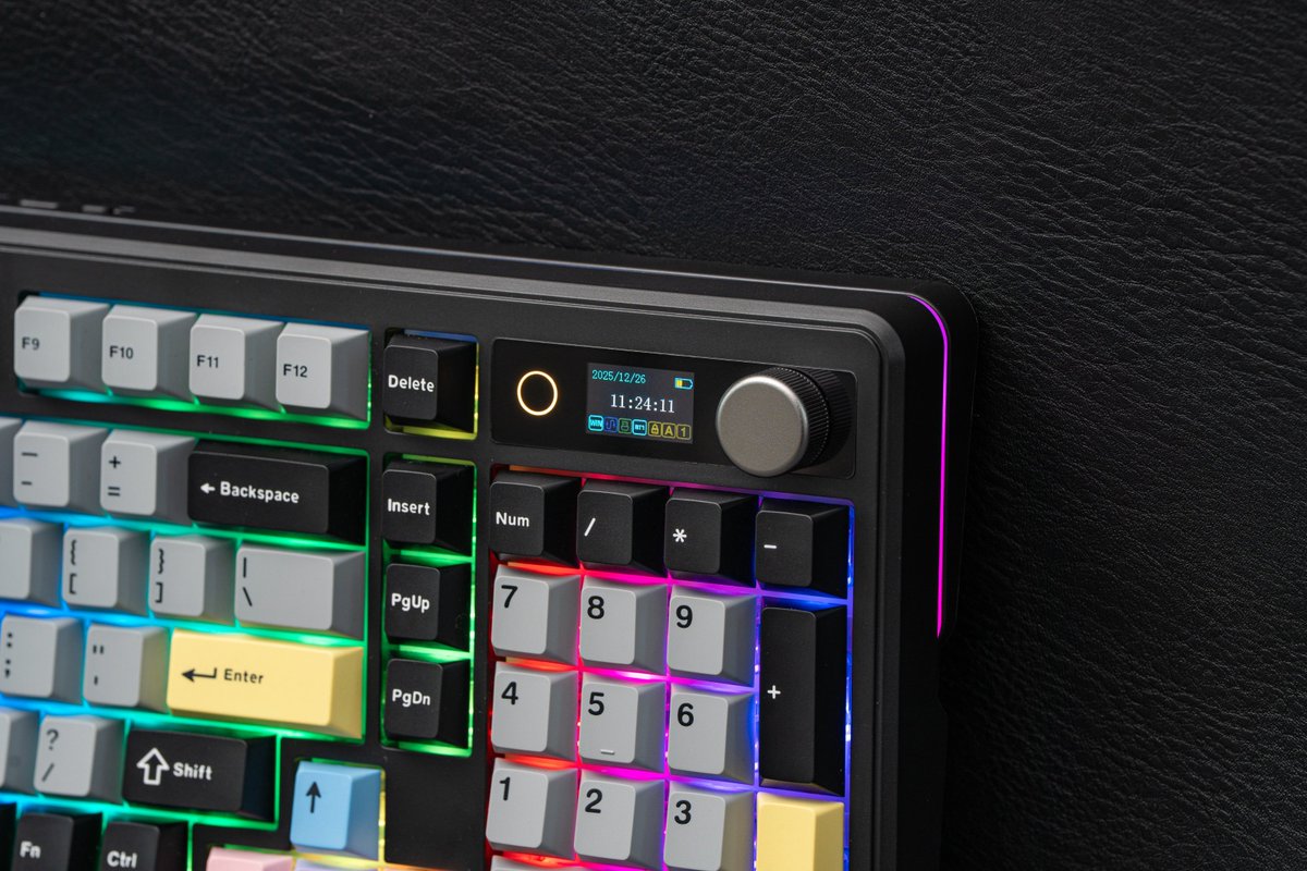 EpomakerK's tweet photo. The Smart TFT display on TH99
→ upgraded on TH99 Pro!
What would you put on your keyboard screen? 🤔
🔗 https://t.co/yS1dnq5wL9
#EPOMAKER #TH99Pro #SmartDisplay #MechanicalKeyboard #DeskSetup #KeyboardCommunity https://t.co/FVSZ8qDYqH