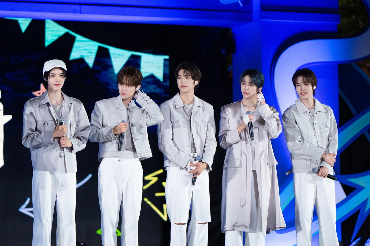hanbi_thailand's tweet photo. 260409 weverse update with 00s Class 

[ภาพตัวอย่าง Ep.9]
🖇️https://t.co/9NZtaMWhn0

#한비 #HANBI 
#SMTR25 #ReplyHighScool https://t.co/Ww8G57DR8Q